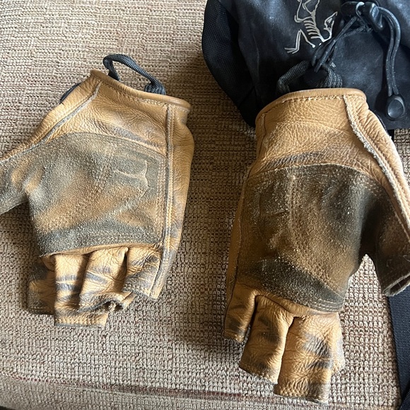 Climbing Chalk Bag with leather metolius Tan Gloves - Picture 4 of 5